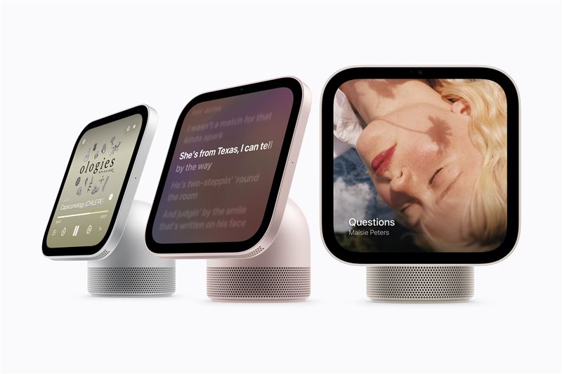 蘋果發表首款搭載 7 吋 Liquid Retina 顯示器的智慧家庭中樞「Apple HomeView」,主打將娛樂、通訊與智慧家庭管理整合於一機。機身採用精緻鋁金屬設計,配備可自由調整傾角的不鏽鋼軸承底座,並結合全新 Apple Intelligence 驅動的 Siri AI,最多可辨識六位家庭成員並提供個人化主畫面與隱私保護。機型售價為 299 美元起,首波於美、英、澳等六國開賣,台灣上市時間目前未定。(圖/蘋果提供)