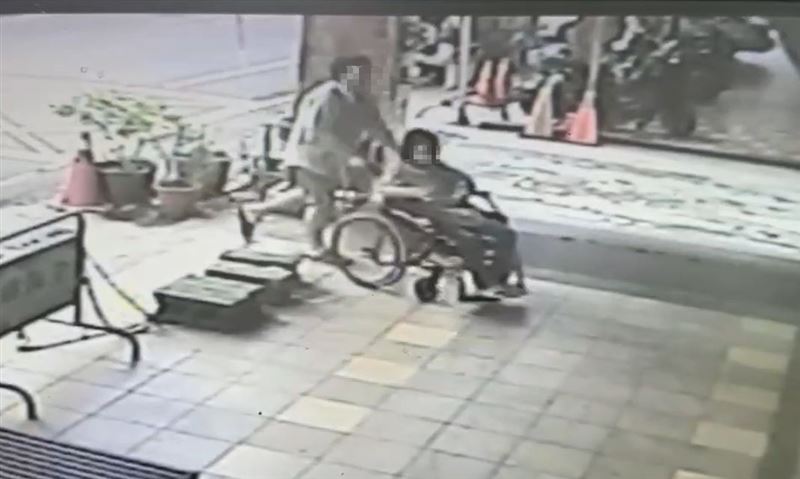 林姓男子打死母親後，躲在房間辯稱自己吃止痛藥、肌肉鬆弛劑睡著。(圖／翻攝畫面)