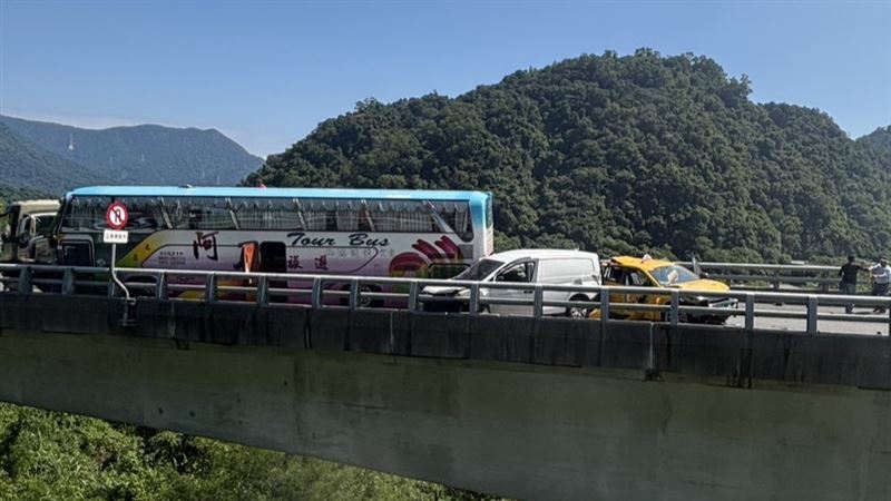 宜蘭台9線127公里武塔北上路段發生連環車禍。（圖／翻攝畫面）