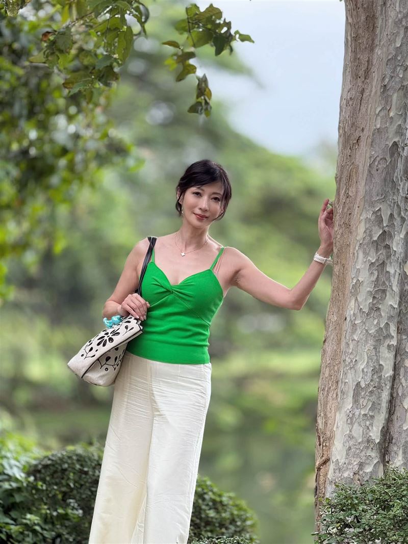 55歲資深女星溫翠蘋近日感情生活再掀話題。(圖/翻攝自臉書)
