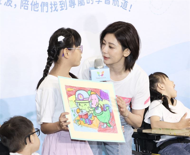 賈靜雯近日出席「愛‧從1開始-一塊聽見愛的聲波」公益活動。(圖/田俊彥攝)