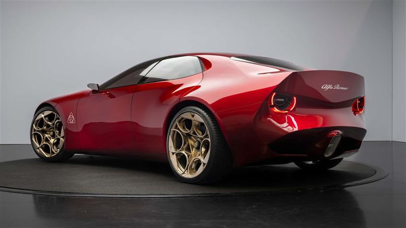 車尾設計保留經典33 Stradale的影子。（圖／翻攝Alfa Romeo網站）