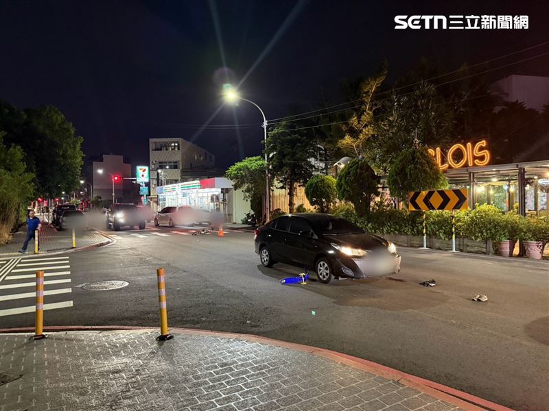 苗栗竹南鎮發生幼童車禍,6歲男童被卡在車底,傷勢嚴重。(圖/翻攝畫面)
