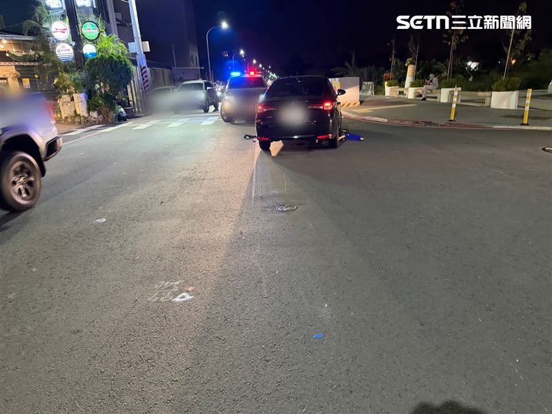 苗栗竹南鎮發生幼童車禍,6歲男童被卡在車底,傷勢嚴重。(圖/翻攝畫面)