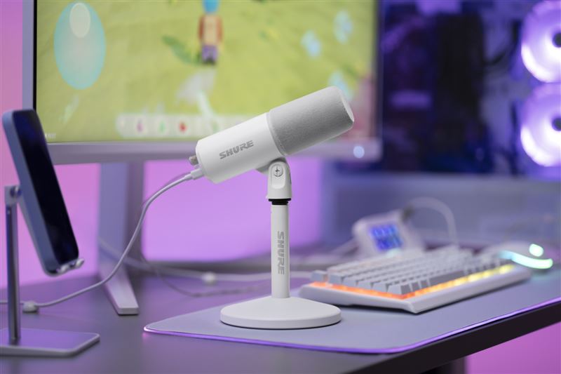 產品隨附桌上型支架及 2 公尺 USB-C 連接線,讓玩家與創作者開箱後即可快速建立個人收音環境。(圖/鍵寧提供)