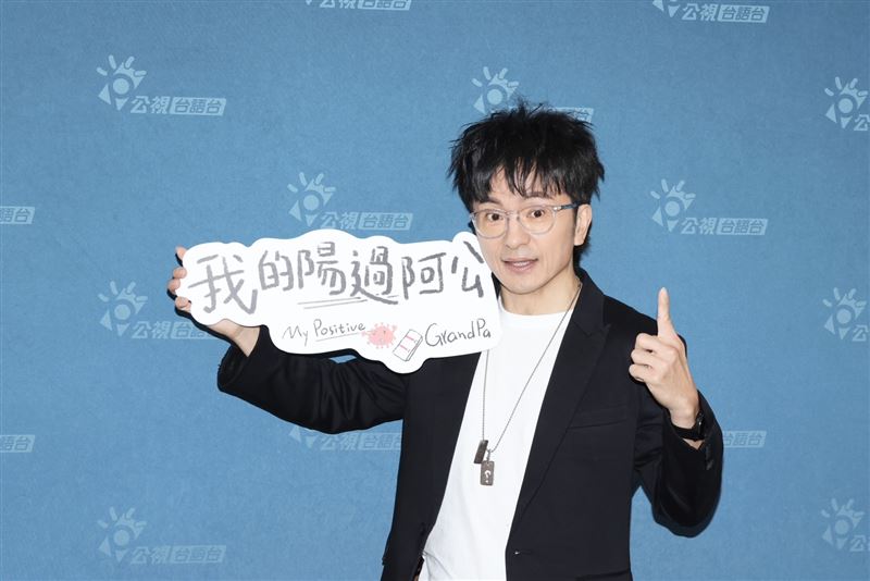 唐從聖出席茶敘活動時,被問到逸祥模仿沈伯洋一事。(圖/記者田俊彥攝影)