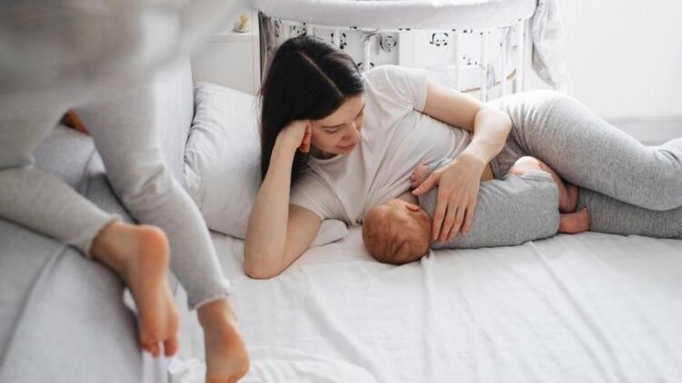 產後最怕「石頭奶」變乳腺炎！乳腺炎成因