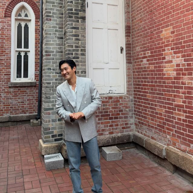 崔始源(圖)與導演賴宇同因拍戲結緣,發文力挺對方新書並喊話期待下部作品。(圖/翻攝自IG @siwonchoi)