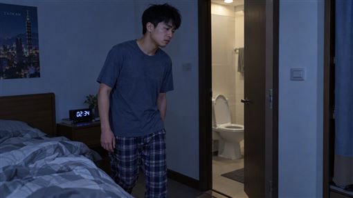 躺下就想尿！醫揭4元凶 男生滴滴答答小心