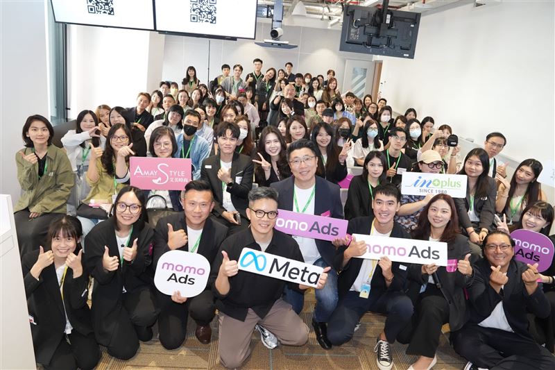 momo Ads攜手Meta舉辦《momo Ads 突圍成長力:AI×全域流量×導流成本優化》專題講座,吸引線上線下數百位電商經營者與行銷負責人參與。(圖/品牌業者提供)