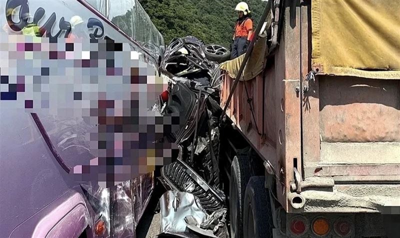 砂石車連環撞！副駕男成「夾心餅乾」慘死
