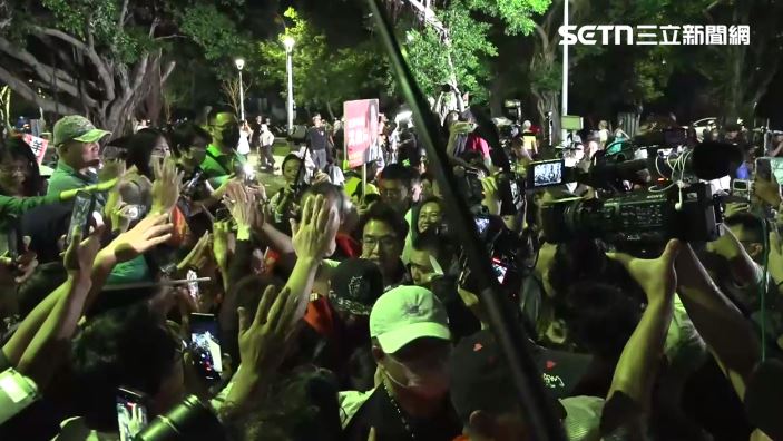 沈伯洋士林夜市現場。(圖/翻攝畫面)