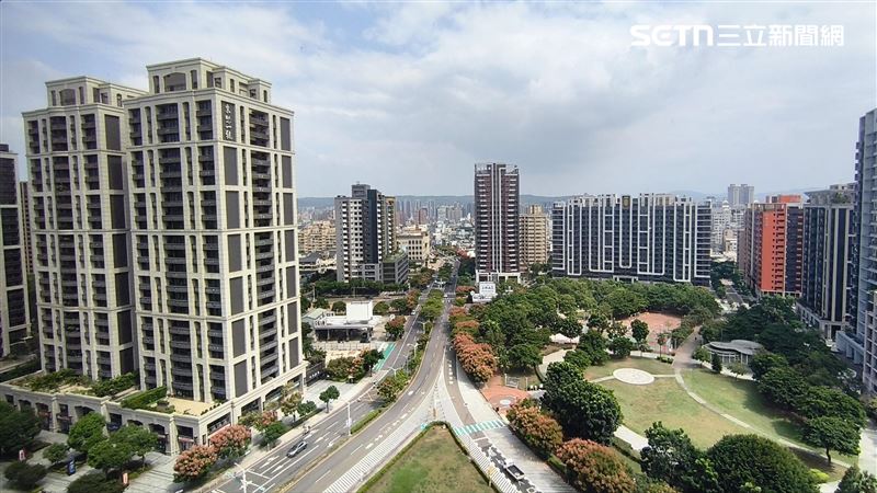 房市不景氣,不少建商轉向規劃中小坪數建案,范秉豐表示,限貸令下房貸成數僅3成,讓換屋族自備款壓力大增,建議政府將雙北以外高價住宅貸款門檻提高至6,000萬元,避免市場過度追求低總價,反而犧牲居住品質。(圖/記者陳韋帆攝影)