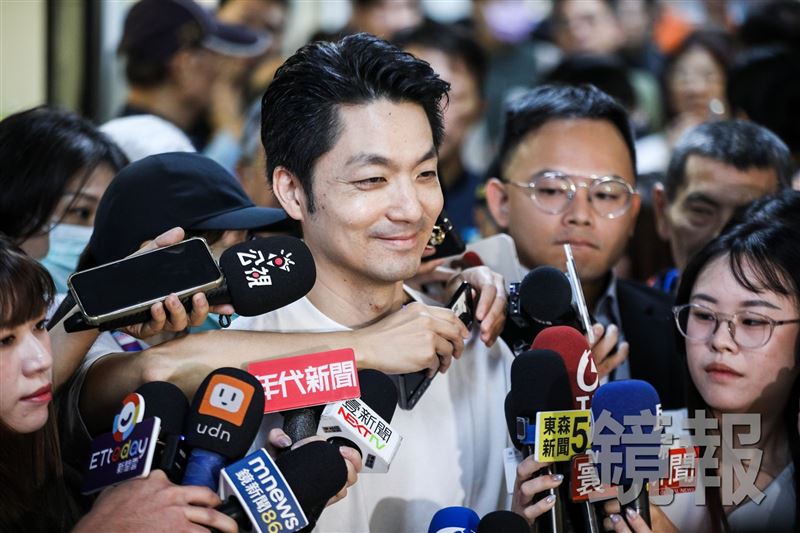 矢板明夫今po文,邀請蔣萬安接受專訪,他還強調,「沈伯洋已經『出城打怪』了,蔣萬安卻還在新手村裡練習基本操作。」