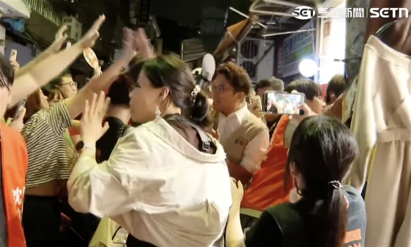 沈伯洋靜音掃街太震撼　他驚：向洋流致敬