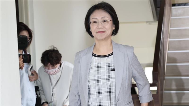 翁曉玲放話：這事沒做前凍結薪水是必要的
