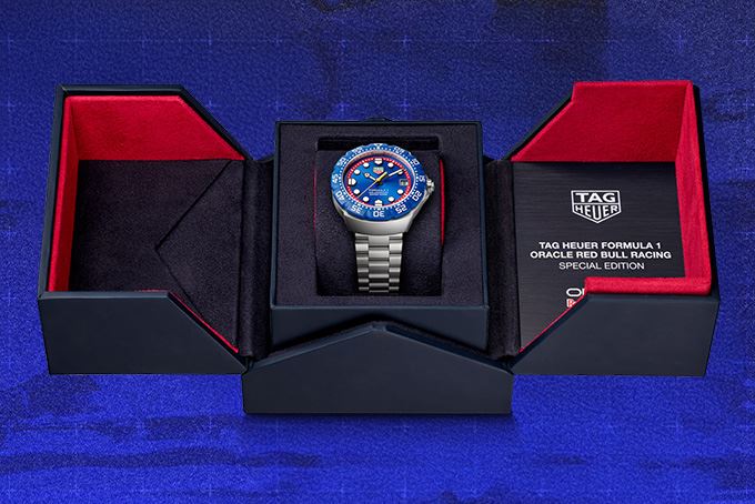 TAG Heuer F1 Solargraph紅牛車隊聯名腕錶。(圖/翻攝TAG Heuer網站)