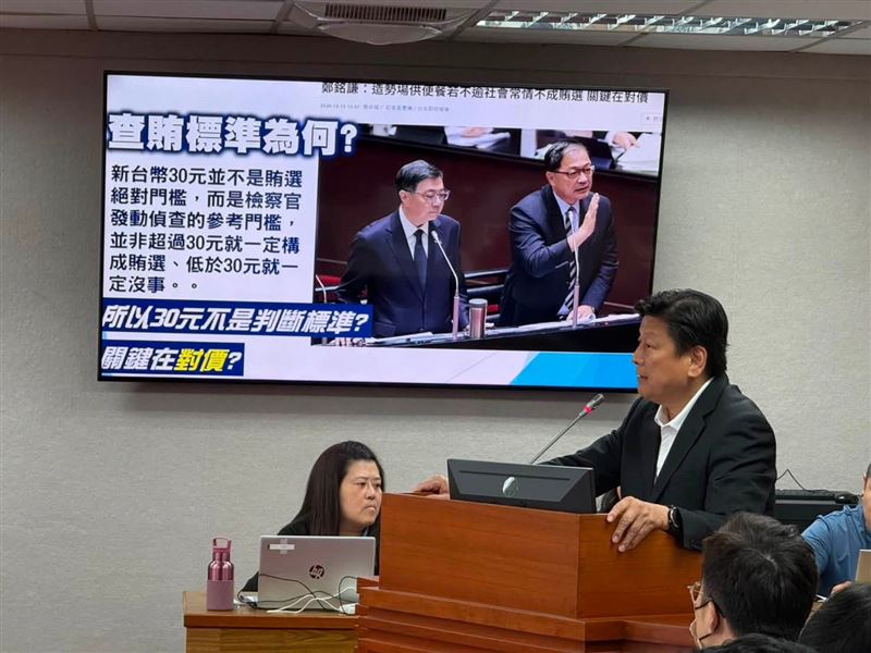 傅崐萁說,最近聽聞不少情治司法人員透露,選前最後44天「還會有更大的動作,影響九合一選舉」,他要鄭銘謙:「適可而止!」(圖/翻攝自傅崐萁臉書)