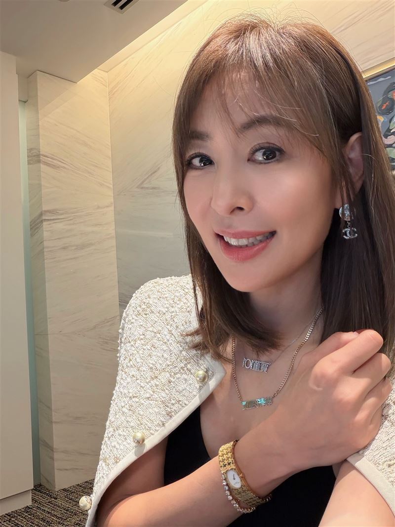 賈永婕穿搭被讚爆。（圖／翻攝自賈永婕臉書）