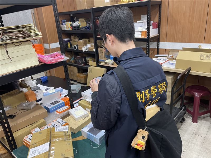 專案小組於1月13日及2月6日兵分多路至新北市逮人。(圖/翻攝畫面)