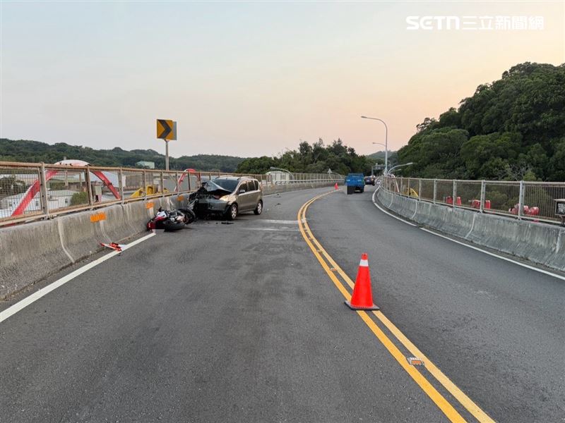 苗栗造橋鄉台13甲線發生死亡車禍,重機騎士逆撞休旅車後彈飛,墜落高架橋慘死。(圖/翻攝畫面)