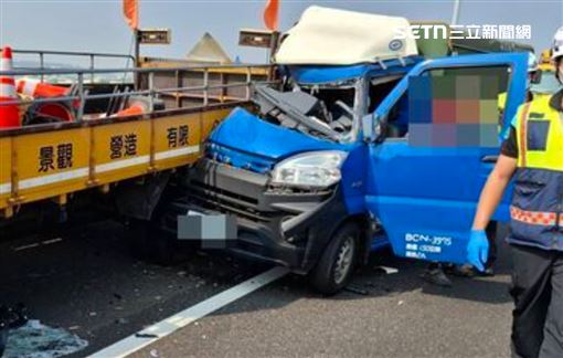 新／國3小貨車猛撞工程車！車削爛1人死亡