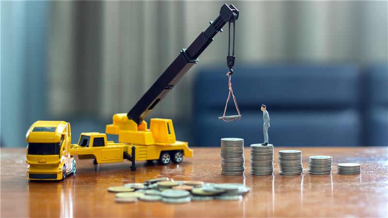 建築開發不僅是財務規劃。若未充分考量基地周邊動線與工料波動風險，即便建案順利完銷，潛在增加的工程與營造支出，仍可能對建商的營運帶來沉重負擔。( 圖 / 資料圖取自freepik )
