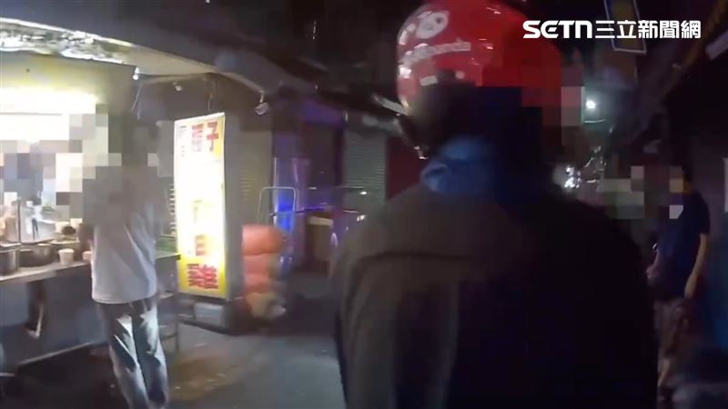 北市吳姓外送員與4名醉漢發生爭吵,他去而復返慘遭圍毆。(圖/翻攝畫面)