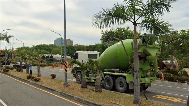 台南鐵路地下化第一階段將於10月17日通車,沿線7大平交道生活圈房價全數上漲,其中生產路漲幅高達281.8%。(圖/翻攝Google Maps)