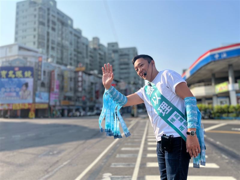 高雄「點子王」創意再出招！張以理長出「隆捲風翅膀」 盼高雄乘風而起、展翅高飛！