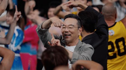 70歲張晨光返台！戴百萬錶變寵孫狂人