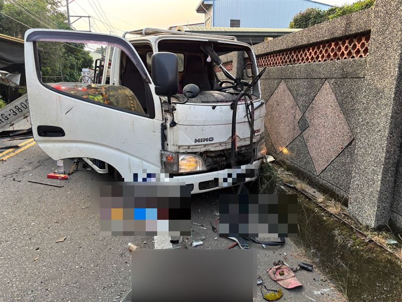 駕駛左前臂遭劇烈撞擊硬生生扯斷、掉落地面,相當驚悚。(圖/翻攝畫面)