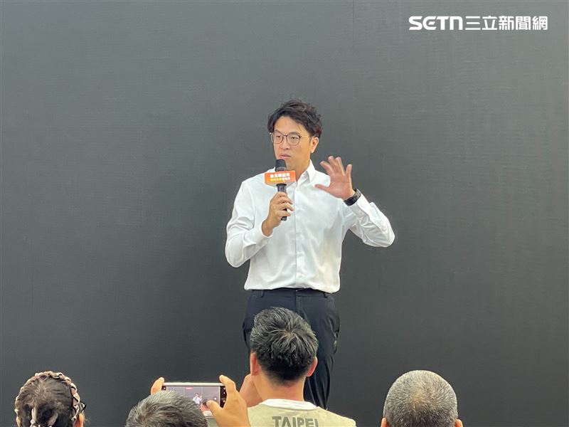 沈伯洋表示,立委質詢是在質詢前到場、質詢後回辦公室,大家對於立法院生態可能不是很理解,他們會故意說「你怎麼沒有來上班?」(圖/記者楊士誼攝影)