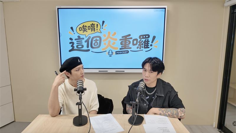炎亞綸（左）攜手奧迪（右）主持Podcast《唉唷！這個炎重囉！》（圖／大浪娛樂提供）