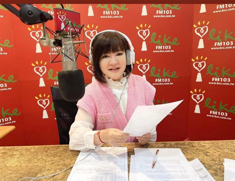 鄭開來、趙婷「回娘家」擔任第61屆廣播金鐘獎頒獎人。（圖／三立提供）