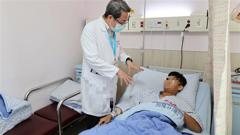 發燒嘔吐誤認感冒　17歲高三生肝臟出大事