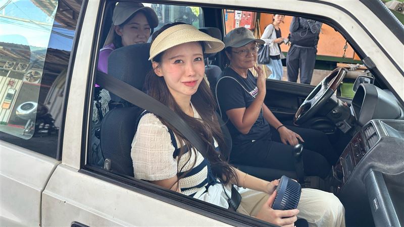 女神形象大崩壞　李雅英甩尾尖叫流口水