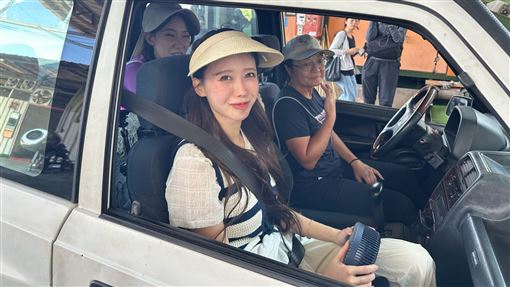 女神形象大崩壞　李雅英甩尾尖叫流口水