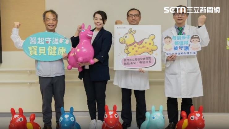 高虹安6月捐贈21隻跳跳馬給新竹馬偕兒童醫院,卻遭網友質疑院內不見跳跳馬蹤影