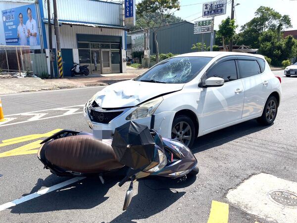 黃男騎機車突然「鬼切」從外側車道左轉。(圖/翻攝畫面)