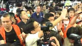 沈伯洋夜市掃街開靜音模式　網讚：高水準