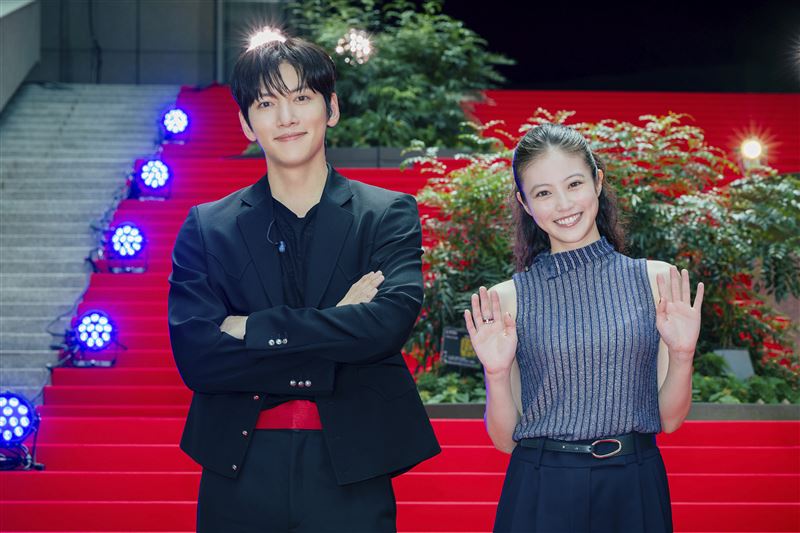 池昌旭、今田美櫻《莓好遇見你》歡喜冤家CP甜翻觀眾。（圖／Disney+提供）