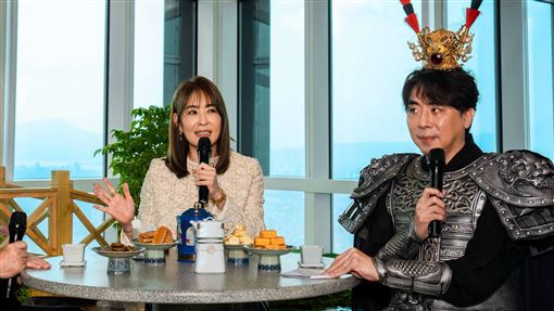 賴惠員噹外套披肩　賈董深夜淚揭52歲苦衷