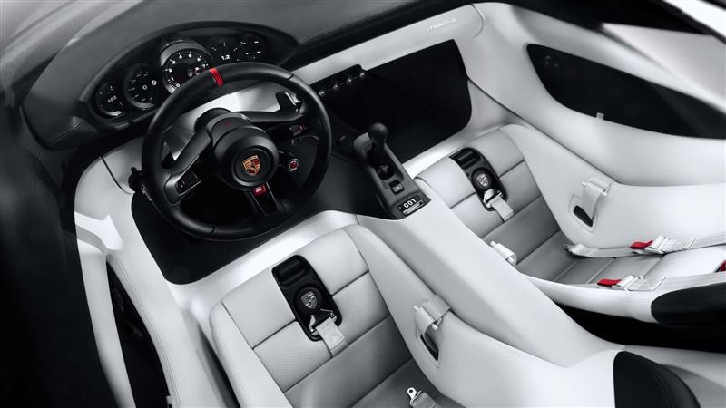 Mission S採用保時捷經典的五環類比儀表。(圖/翻攝Porsche網站)