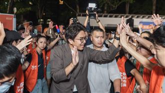 沈伯洋瞄準1選民 將接受破億理財女王專訪