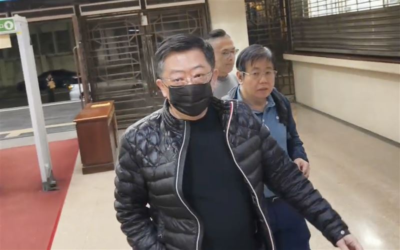 海灣開發董事長劉至誠強調被控涉嫌掏空公司完全是誤會,北檢複訊後諭令80萬元交保。(圖/翻攝畫面)