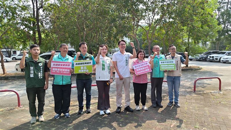 南投縣長參選人温世政昨日與草屯鎮長參選人張媛婷,在草屯先導轉運站預定地共同舉行交通政見發表會。(圖/温世政辦公室提供)