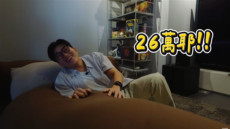 Joeman看到電視慘況後超級崩潰。(圖/翻攝自YT)