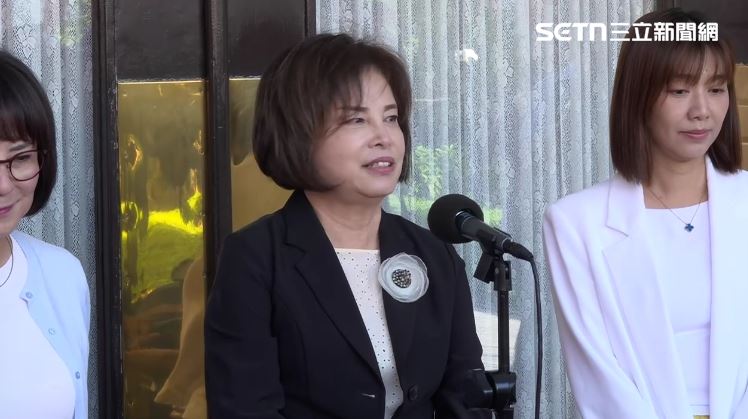 針對賈永婕衣著事件,賴惠員今日出面三度鞠躬道歉。(圖/翻攝畫面)