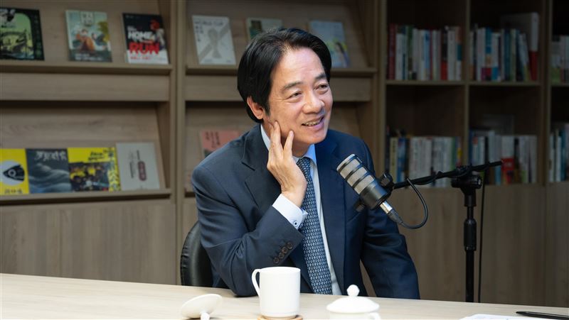成游庭皓節目首位來賓　賴清德笑封財神爺